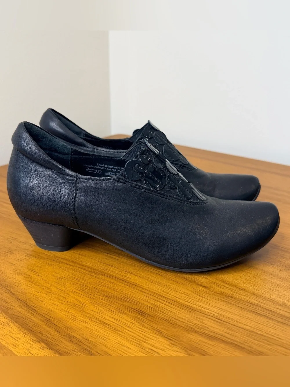 Think! Aida Black Leather Pumps Women’s Size 5.5 Comfort Shoes Handcrafted
